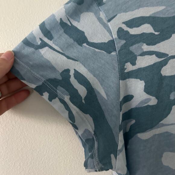 Monrow Women's Blue Camo Camouflage Cropped Short Sleeve Tee T-Shirt S Small - Picture 3 of 7